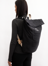 Load image into Gallery viewer, Bee